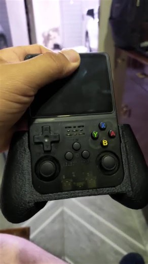 R36S com o grip ergonômico