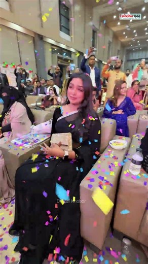 কনফেটির ঝলকে মোড়া নায়িকা হিমি