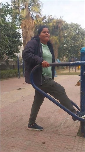 exercise kar rahi hun dog Mera vate kar raha hai