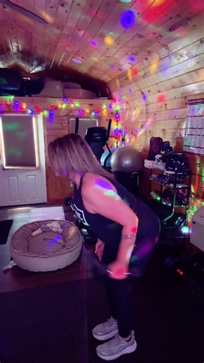 Single arm tricep kickbacks