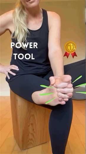 Michelle Edmison on Instagram: "🔥Want to feel the power of your feet? Try this Human Toe Spreader Challenge This literally takes 1 minute and CAN CHANGE YOUR LIFE. 🧠 You need forefoot splay in order to use your foot the way it was designed. Test it for yourself. if you do not have space between your toes….. ▶️ you will not be in your power position ▶️ you will not be ready for push off ▶️ you will not be in high gear ⚠️ WARNING : This can be EXQUISITELY painful if your toes have been squished 