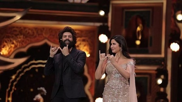 Katrina Kaif nails Kartik Aaryan aka Rooh Baba’s moves in just 4 easy steps at IIFA 2025