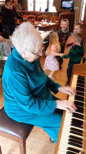 "This was my mom at 85 years young and her great grandkids dancing to the music!" #grandparents #greatgrandparents #talents #grandma #music Vid submission by Darlene H | Rare America