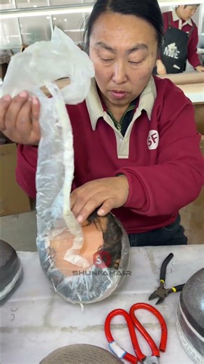 Q6 final packaging process: trim, secure, finish.Every detail checked before shipment.