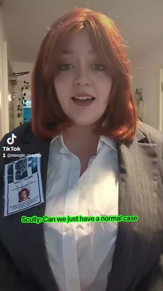Scully and Mulder: X-Files Cosplay Adventures