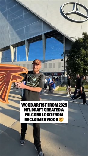 This artist used reclaimed wood to turn the Falcons logo into a work of art 🔥 | Atlanta Falcons