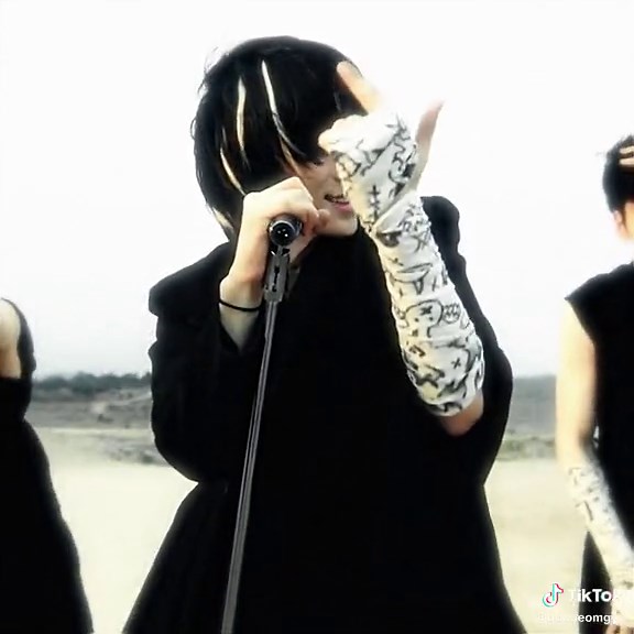 the perfect embodiment of a “my boyfriend’s in a band” #beomgyu