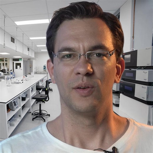 Curso gratuito online DEScomplicando o HPLC. Você já sentiu que é difícil encontrar material de HPLC que seja aplicável na prática, e saiu por aí apertando os botões? Eu também. Por isso, nesse curso vou mostrar o que realmente importa na hora de trabalhar com HPLC. | Cromatografando com Miller