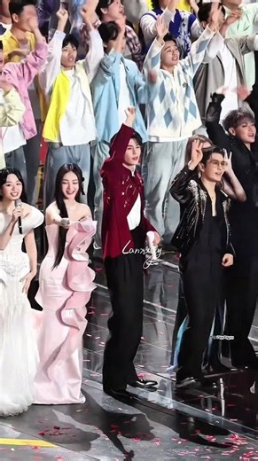 Counting down to 2026 with you 🎆 Wrapped in love, welcoming a hopeful new year! #张凌赫 #zhanglinghe