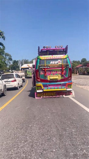 Kalau sudah nyali dan keberanian menyala , jalur macat pun di sikat