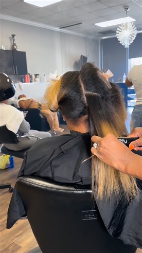 Pro tip for the girlies with color treated hair. Permanent color to be exact. Don’t skip getting ur hair treated & trim. Along with a leave in treatment or leave in deep conditioning treatment, depending on style. #silkpressatlanta #healthyhairatlanta #stockbridgehairstylist #healthyhairatl #atlsilkpress #silkpressedhair #mcdonoughhairstylist #mcdonoughstylist #ighairgoals #naturalhairstylist #naturalhairbloggers | Hair2fly