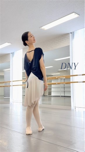 ミルバ | ミルバオリジナル トップス＆スカートのご紹介✨ トップスは絶妙な透け感があり、 全体的に少しゆったりとしたオーバーサイズのフィット感♡ これからの季節に大活躍しますね！ tops&skirt：@milba.dance place : @milbastudio_sapporo... | Instagram