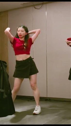 請夏的演算法也是今年排隊challenge 的歌單之一剛好有春酒的機會練一下🙂#chungha #algorithm #dance #challange