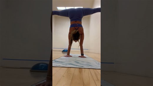 Handstand yoga flow splits and half moon pose #yoga #shortvideo #yogapractice #yogaflow #fitness