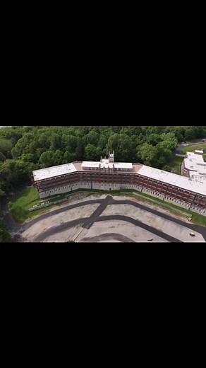 The Most Haunted Place in Kentucky, Waverly Hills Sanatorium. Would you dare stay the night here?😨😱 History Waverly Hills Sanatorium in Louisville, Kentucky, was originally built in 1910 to treat tuberculosis patients during the "White Plague" epidemic. It became a large, state-of-the-art facility, but closed in 1961 due to the effectiveness of new antibiotics like streptomycin. After being a tuberculosis hospital and later a geriatric center, it gained a widespread reputation as one of the mo