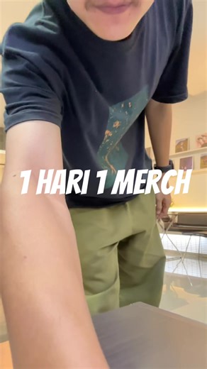 Fun with Peripheral Vision: Outfit Check Moments