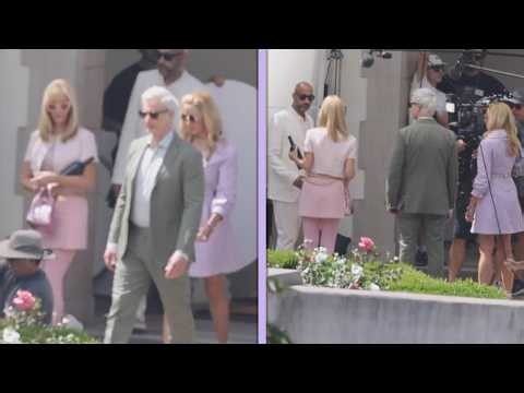 Romy and Michele 2: Lisa Kudrow and Mira Sorvino Rock 90’s PINK Looks on Sequel Set