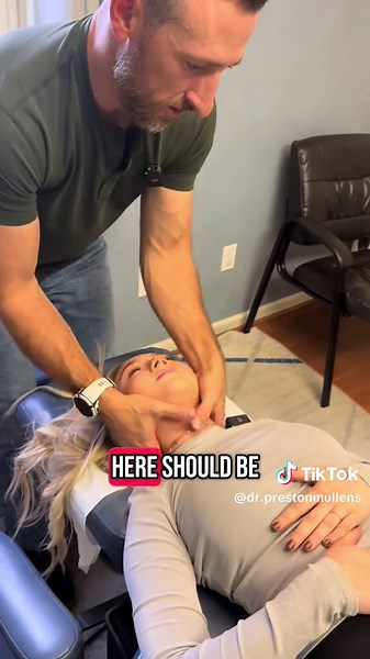 Insane ankle and knee pop! #adjustment #chiropractic #chiropractor #fyp