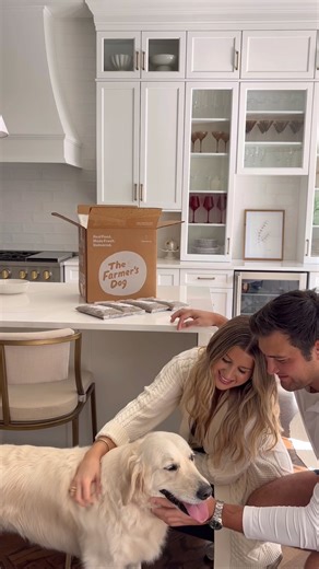 Sidney Marie Duke on Instagram: "#ad Starting off the new year in Florida with sandy paws and beach walks 🐚🐾🤍 This year, we’re prioritizing Ellie’s health with fresh food that’s clinically shown to support healthy aging and all the happy years ahead from @thefarmersdog 👏🏼 Comment “DOG” to get 50% off your first box from The Farmer’s Dog 🫶🏼 #thefarmersdog #TFDPartner https://liketk.it/5IL8t @shop.ltk"