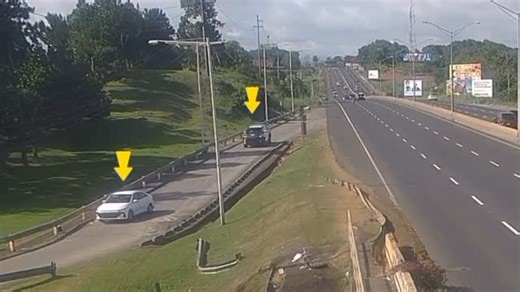 Centro de Operación Nacional on Instagram: "🚨#COMCH | Cámaras del Centro de Operación Municipal de La Chorrera, captaron un vehículo en fuga en la autopista, entrada de La Mitra. El auto es retenido en la barriada Limón. Unidades de la D.N.O.T, aplicaron las infracciones #30 (fuga), #28 (no portar licencia), #61 (abandono del vehículo) y el Artículo #11, procediendo a la remoción con grúa."