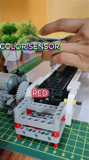 Arduino Color Sorting Machine 🤖🌈 | LEGO Conveyor Belt + Color Sensor #Shorts
