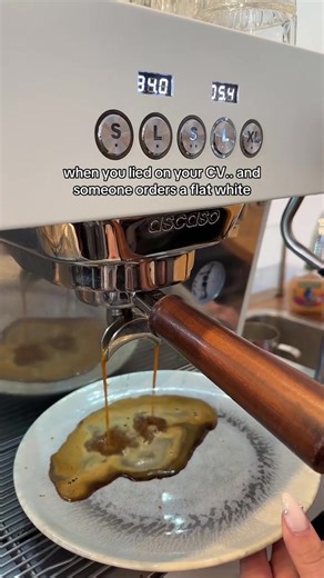 Ist das jetzt ein flat white oder nicht??? #roastery #beans #flatwhite #cv #funny