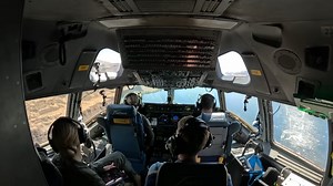 Watch how the C-17 pulls off the craziest missions in the US Air Force