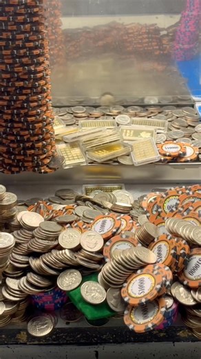 7.6K views · 110 reactions | HUGE WALL OF QUARTERS CRASH INSIDE THE COIN PUSHER!!! HUGE WIN!!! #coinpusher #shorts #1000000views | Change Videos | Facebook