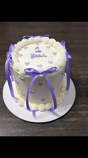White and lilac cake #cake #pastel #cakeidea #cakedesign #cakeart