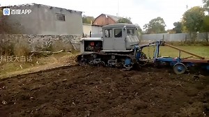 《全球经典农业机械》：经典老古董，苏联 T74型履带拖拉机，掉头 这技术可以。