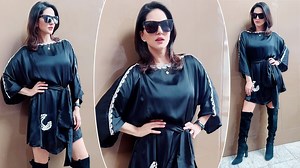 Sunny Leone Shows How to Look Hot in Winters With Just Sexy Thigh-High Boots - See Viral Pics