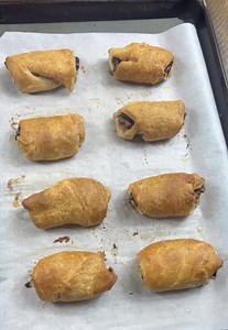 202K views · 1.2K reactions | best croissant hack ever this baking recipe shows how to make the most delicious chocolate & banana stuffed croissants with the easiest technique | Brooklyn B | Facebook