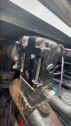 60 second boat survey (Ep78): Bad engine manifolds and risers