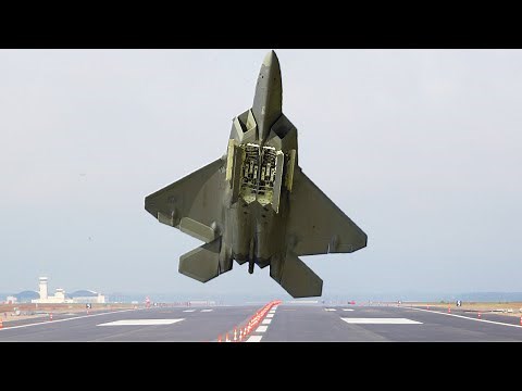 Insane US F-22 Pilot Performs Extreme Vertical Take-off