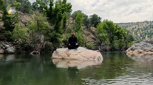 297K views · 10K reactions | گەنجێکی کورد لە گوندەکەی خۆیان سەرقاڵی بەخێوکردنی ئاژەڵە و لە ڕێگەی مۆبایلەکەشییەوە سروشتی جوانی کوردستان پیشانی بینەرەکانی دەدات دەشڵێت"بە ٩ ساڵ تا پۆلی چواری بنەڕەتیم خوێند، زیاتر حەزم لە کەسابەتە" #kurdsat | Kurdsat Broadcasting Corporation | Facebook