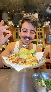 83K views · 3.2K reactions | A melhor invenção mexicana em sua melhor versão, os tacos do @tacosdelvalle O que tem de review aqui do México pra sair é brincadeira 凉 Carne assada, crosta de queijo, abacate e batata ralada dourada. Tá maluco! Namoral, essa viagem tá sacanagem de larica boa gurizada 掠 #tacosmexicanos #cidadedomexico #taqueria #reviewsdomustache | Reviews do Mustache | Facebook