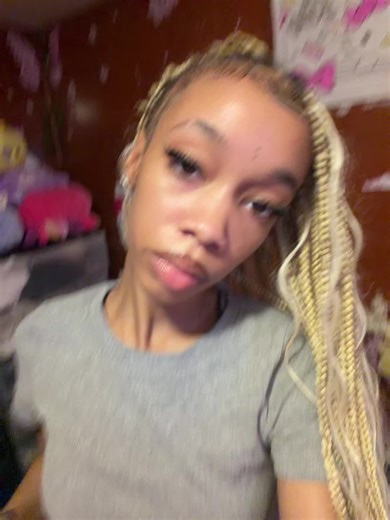 Random pretty girl (@secretacct327k)’s videos with pretty like glitter - 👁️