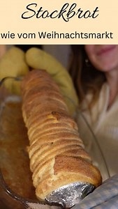 👌🏻 STOCKBROT👌🏻 . Omg das ist das leckerste was wir seit langem gegessen haben!!!! 😱😭 Ihr braucht einfach Hefeteig aus dem Kühlregal, ein Nudelholz und Alufolie, Butter und Zimt. Ich habe das Stockbrot bei 180 Grad Umluft für 18 Min gebacken. . . . . . . . . #stockbrot#mamasein#rezepte#lecker#weihnachtsessen#christmassnack#baking#christmastreat#striezel#baumstriezel#trdlenik#germansnacks#fy#fyp#bakinideas#weihnachtsbacken#weihnachtsrezepte#hefe#hefeteig#hefegebäck#backenistliebe#backenmitli
