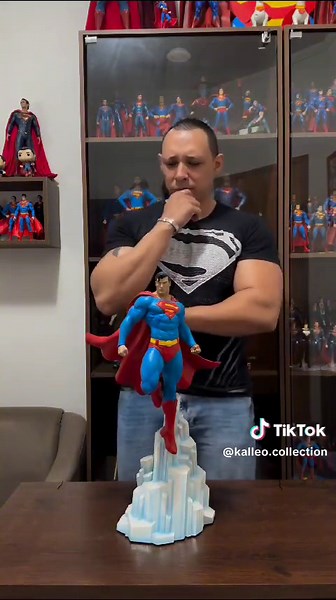 Superman Maquette, escala 1/3 🦸🏻‍♂️ . . . #superman #foryou #superhomem #tiktok #explore #actioncomics #colecionador #colecionadores #colecionismo #colecionaveis #bestvideo #meme #tiktok4fun #collector #collectors #collectible #collectibles #ligadajustiça #homemdeaço #dc #dccomics #dcbrasil #fun #dcheroes #dcsuperheroes #figurasdeacao #figurasdeaccion #figurasdecoleccion #actionfigures #actionfigure #batman #wonderwoman #aquaman #clarkkent #geek #nerdbrasil #geekbrasil