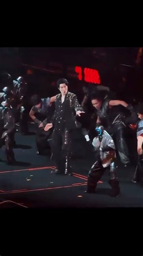 Unitree Robots Steal the Show with Webster Flips at Wang Leehom’s Concert!