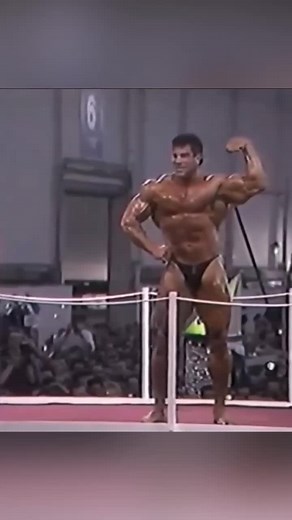 Lou Ferrigno's Iconic 1993 Bodybuilding Moment