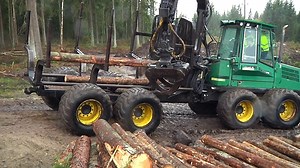 38K views · 338 reactions | Följ med till Stora Segerstad Naturbrukscentrum och kolla in deras äldsta skotare Timberjack 1110D. Det här är ett klipp som har några år på nacken. Det kommer från Traktor Powers film om skogsjärnen under 1980- och 1990-talen. _ Prenumerera på tidningen Traktor Power: https://www.traktorpower.se | Traktor Power | Facebook