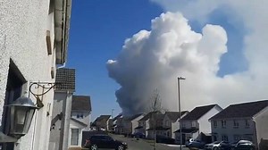 36K views · 86 reactions | Here's another video of the current fire at the Kilwinning battery factory, video - Jill | Ayrshire Daily News | Facebook