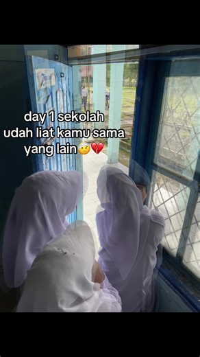 Sekolah Hari Pertama yang Menyentuh Hati
