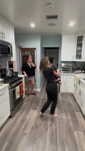 Make Fall Candles with Friends: A Fun DIY Guide