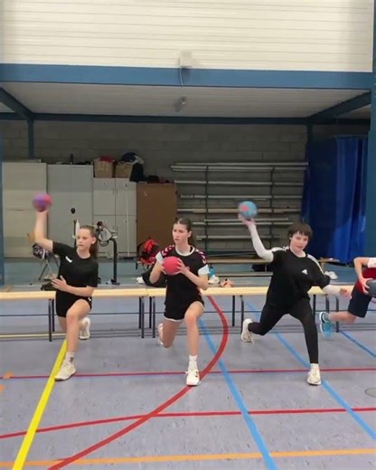 Gainage et renforcement musculaire 17 pour des jeunes handballeurs par le coach Philip I handball