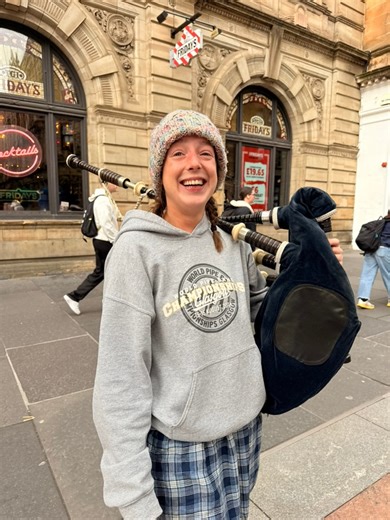 12K views · 298 reactions | Dovecote Park . . . . Played by Melissa Jeffrey #bagpipes #glasgow #buskers #buskersofglasgow #scotland #glasgowmusicscene #scottishmusicscene #bagpiper #traditionalscottishmusic #scottishmusic #traditionalmusic | BuskersofGlasgow | Facebook