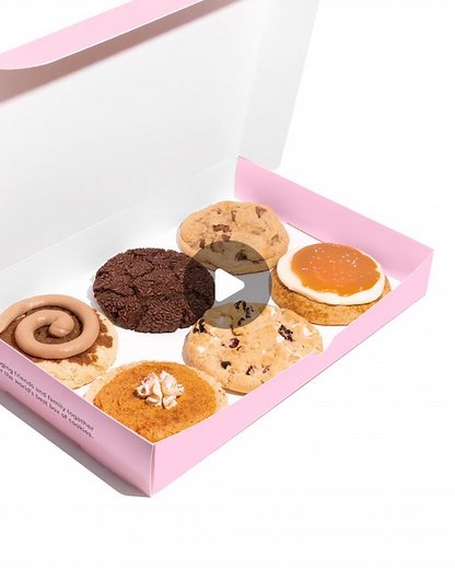 Crumbl on Instagram: "Lots to be thankful for with this week's lineup! 🖤 Nov 21 - Nov 26: 👇 🍁 MAPLE CINNAMON ROLL Just like grandma makes—a vanilla sugar cookie topped with cinnamon roll filling and swirled with a rich maple frosting. 🌊 CRANBERRY WHITE CHIP FT. OCEAN SPRAY® A buttery cookie containing a symphonic mix of vanilla, Ocean Spray® Craisins® dried cranberries, and white cookie drops. 🧂 SALTED CARAMEL CHEESECAKE A three-layer stack of flavors including graham cracker, cheesecake fr