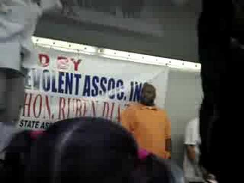 Lloyd performs feels so right