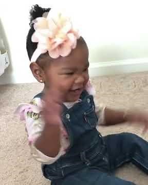 Baby Girl Gives Cutest Reaction After Seeing Her Father on Video - 1096218